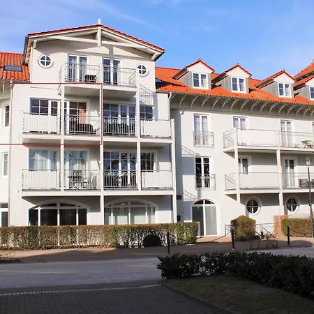 Residenz Waldkrone 213 アパート